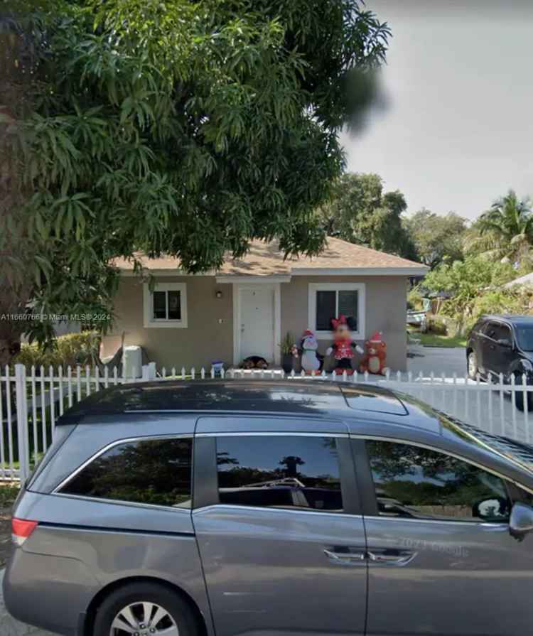 Single-family house For Sale in 8020, Northwest 9th Avenue, Hialeah, Florida