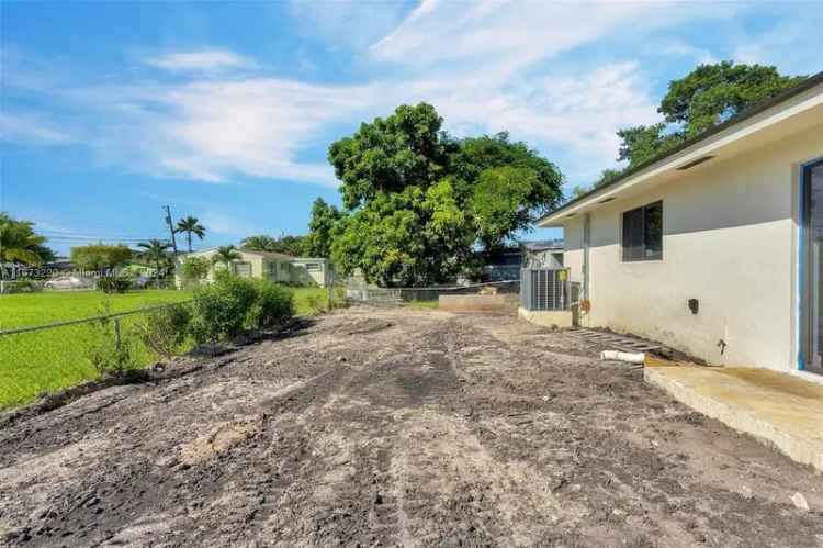 Single-family house For Sale in 8128, Northwest 14th Avenue, Hialeah, Florida