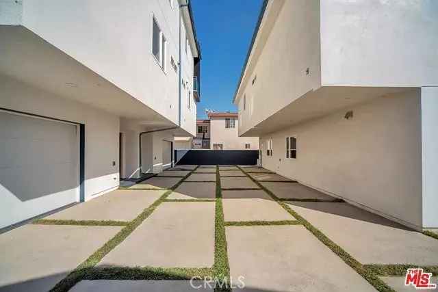 Multi-family house For Sale in Los Angeles, California