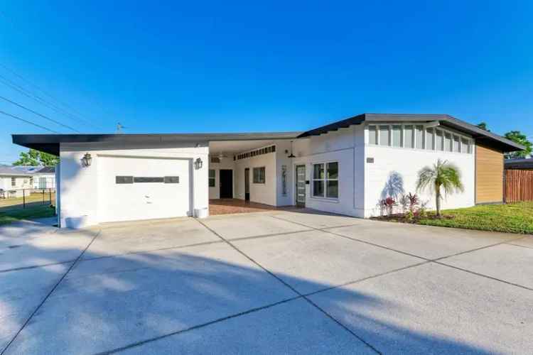 Single-family house For Sale in Bradenton, Florida