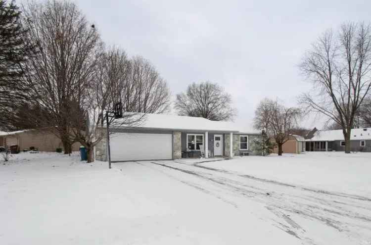 Single-family house For Sale in 1223, McIntyre Drive, Auburn, Indiana