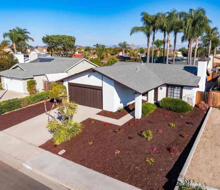 Single-family house For Sale in 398, Coco Palms Drive, Oceanside, California