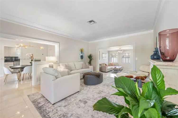 Single-family house For Sale in 5371, North Bay Road, Miami Beach, Florida