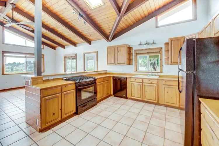 Single-family house For Sale in Kalaheo, Hawaii