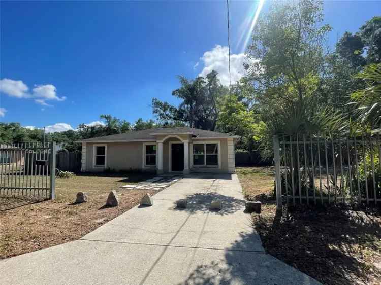 Single-family house For Sale in 6905, North 10th Street, Tampa, Florida