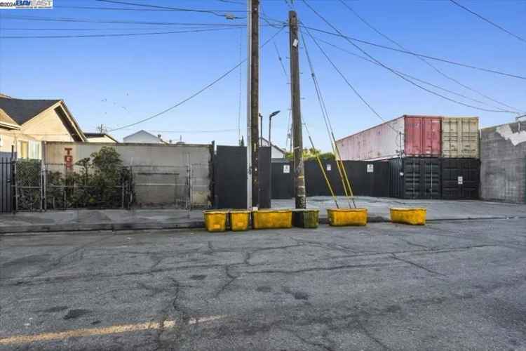 Single-family house For Sale in 3317, East 8th Street, Oakland, California