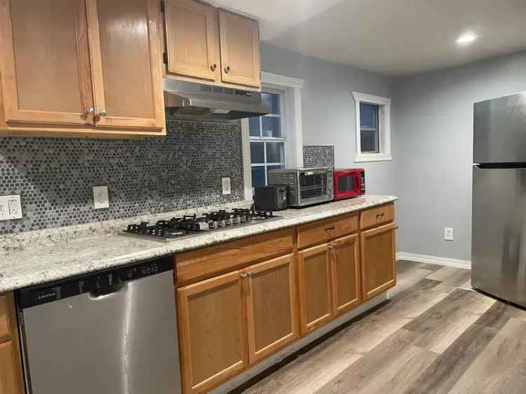 Furnished 2-Story House Near Rice University and Medical Center