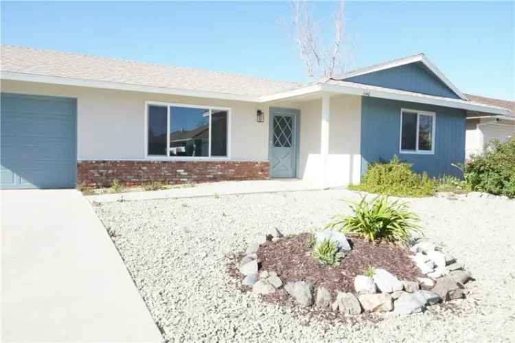 Single-family house For Sale in 1140, West Westmont Avenue, Hemet, California