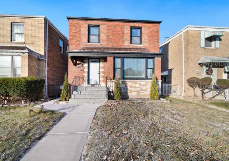 Single-family house For Sale in 10806, South Vernon Avenue, Chicago, Illinois