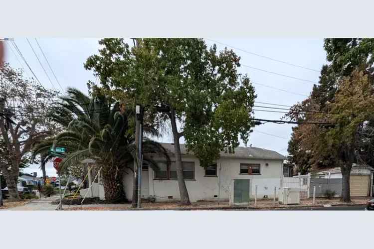 Single-family house For Sale in 1567, Havenscourt Boulevard, Oakland, California