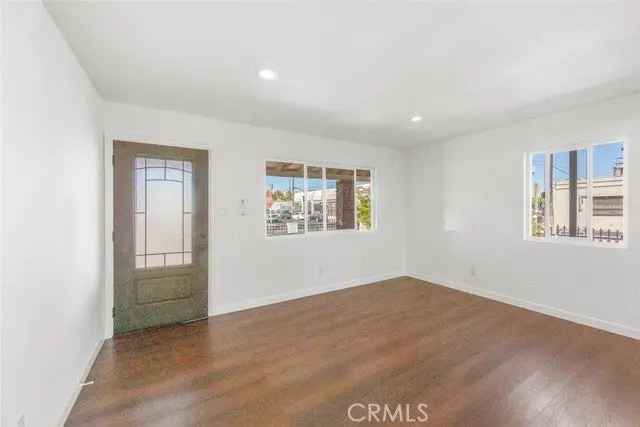 Single-family house For Sale in 7056, Eton Avenue, Los Angeles, California