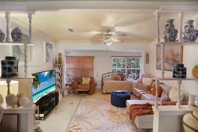 Single-family house For Sale in 520, Northeast 51st Street, Miami, Florida