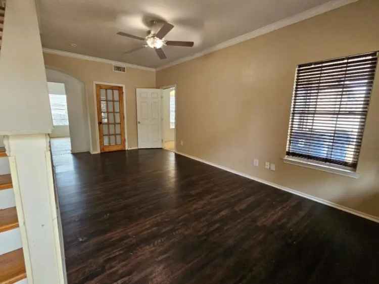 Single-family house For Sale in 200, South Bill Jackson Drive, Alvarado, Texas