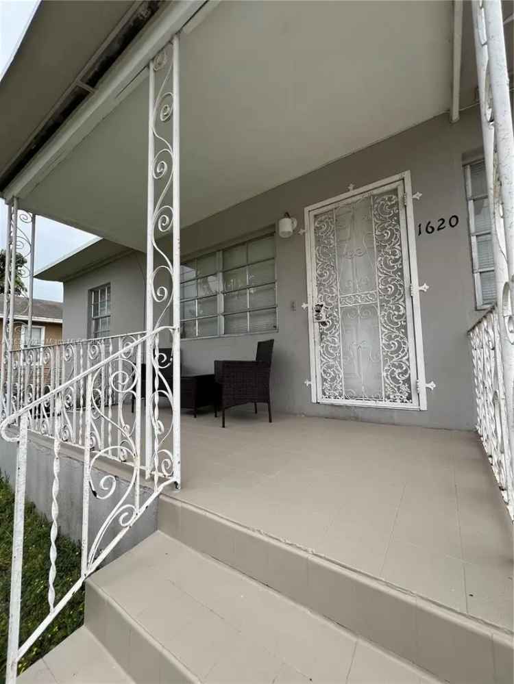 Single-family house For Sale in 1620, Northwest 42nd Street, Miami, Florida