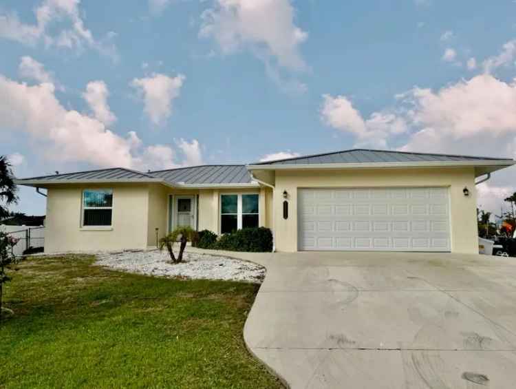 Single-family house For Sale in Englewood, Florida