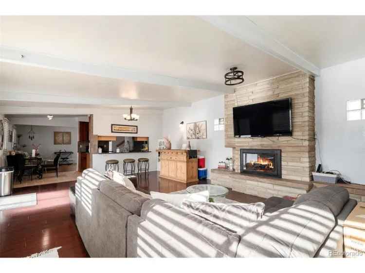 Single-family house For Sale in 1654, South Perry Street, Denver, Colorado