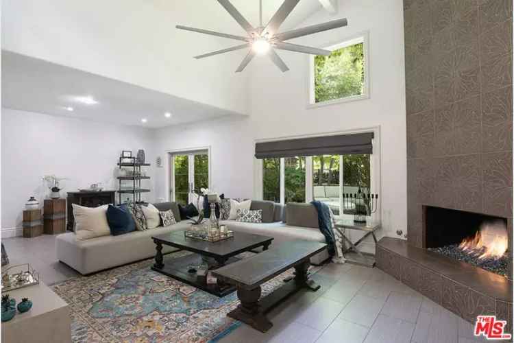 Single-family house For Sale in Calabasas, California