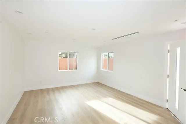 Single-family house For Sale in 13218, Mercer Street, Los Angeles, California