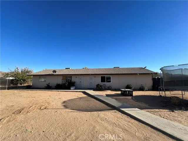 Multi-family house For Sale in Apple Valley, California