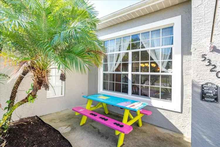 Single-family house For Sale in 5320, Northwest Milner Drive, Port Saint Lucie, Florida