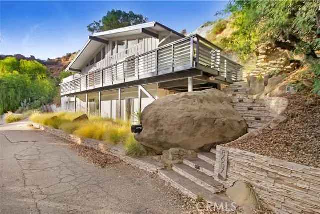 Single-family house For Sale in Los Angeles, California