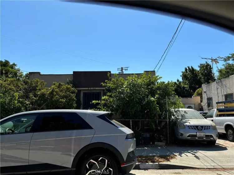 Multi-family house For Sale in 1930, Blake Avenue, Los Angeles, California