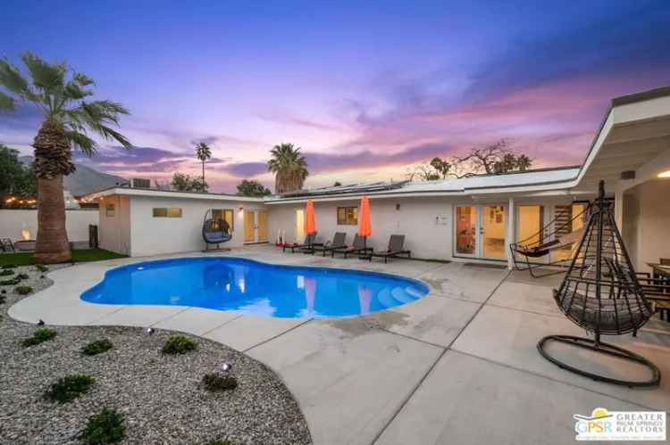 Single-family house For Sale in 1055, East Racquet Club Road, Palm Springs, California