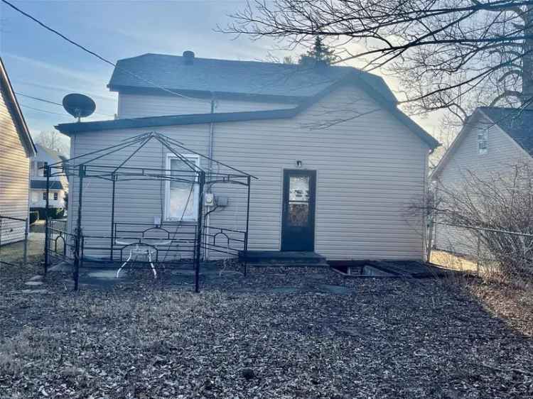 Single-family house For Sale in 18, North Missouri Avenue, Belleville, Illinois