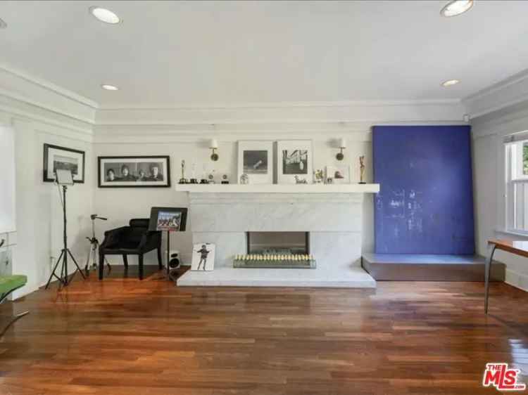 Single-family house For Sale in 206, North Wilton Place, Los Angeles, California