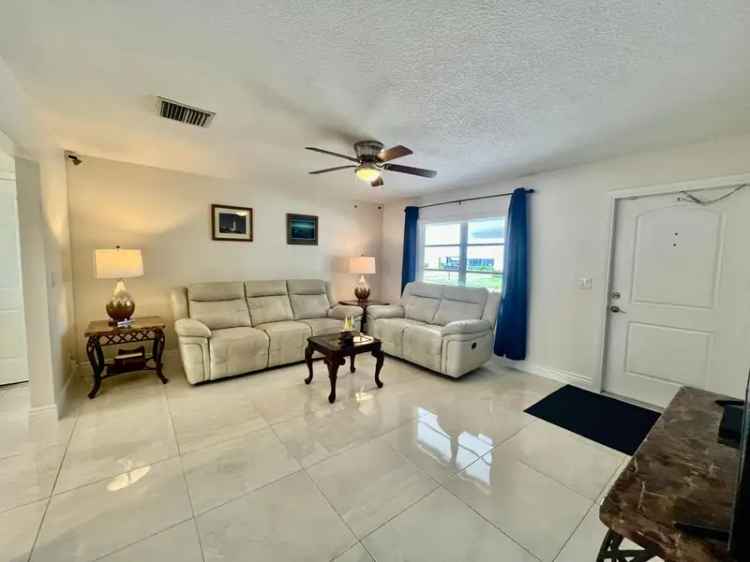 Single-family house For Sale in Boynton Beach, Florida