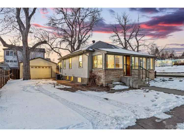 Single-family house For Sale in 2585, Ames Street, Edgewater, Colorado