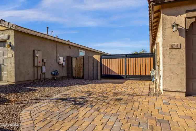 Single-family house For Sale in 634, South 202nd Drive, Buckeye, Arizona