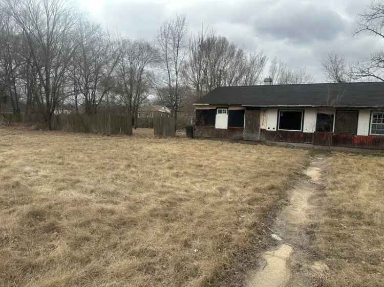 Single-family house For Sale in 2130, Louisiana Street, Gary, Indiana