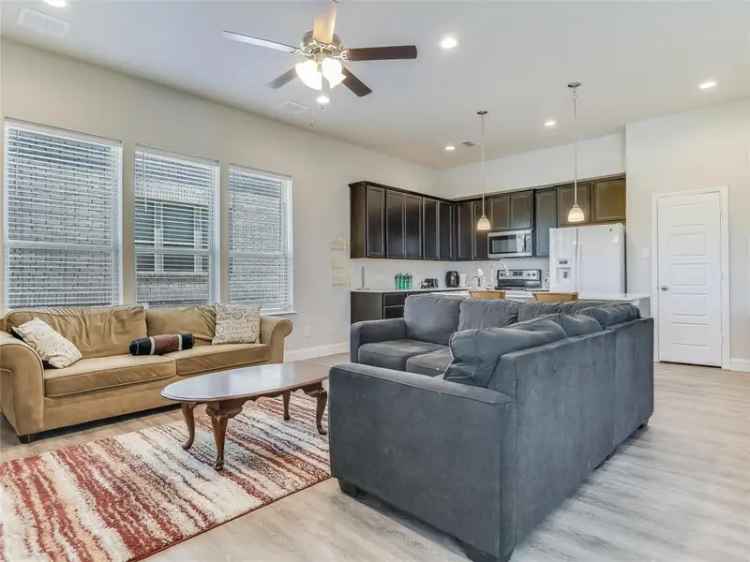 Condo For Rent in 1901, Bel Air Drive, Arlington, Texas