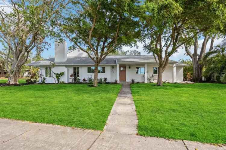 Single-family house For Sale in 5246, Bay Shore Road, Sarasota, Florida