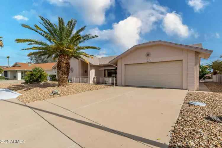 Single-family house For Sale in 18003, North 136th Way, Sun City West, Arizona