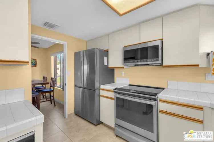 Condo For Sale in Cathedral City, California