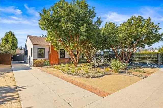 Single-family house For Sale in 4147, Marcasel Avenue, Los Angeles, California