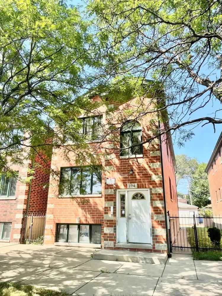 Multi-family house For Sale in 2714, West 37th Place, Chicago, Illinois