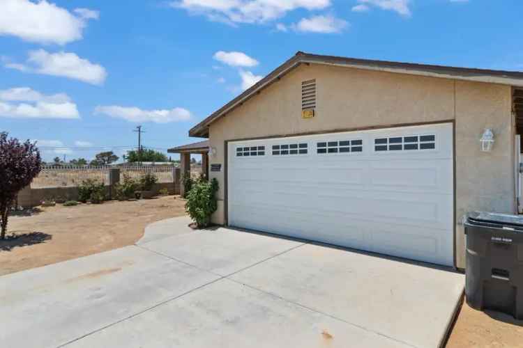 Single-family house For Sale in 21025, Orchid Drive, California City, California