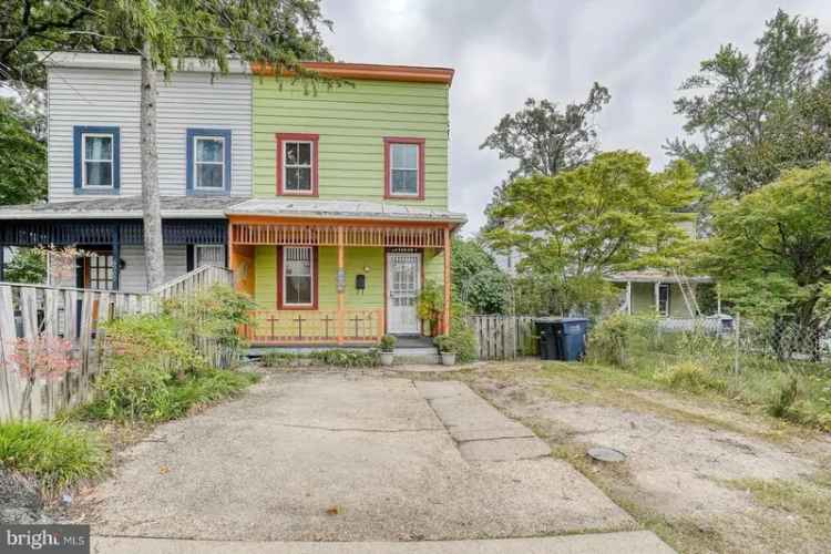 Single-family house For Sale in 6907, Maple Street Northwest, Washington, District of Columbia