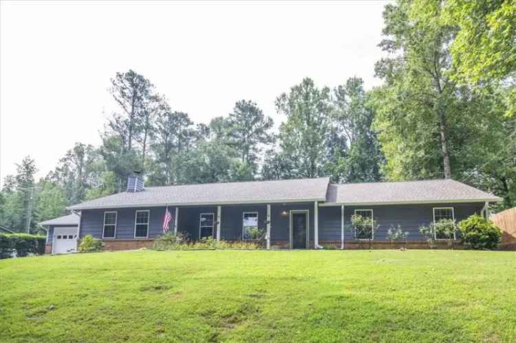 Single-family house For Sale in 1385, Ridgefield Drive, Roswell, Georgia