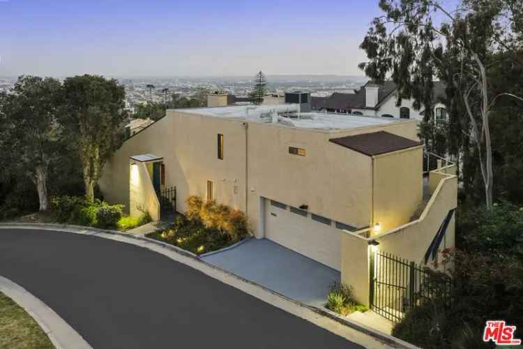 Single-family house For Sale in Los Angeles, California