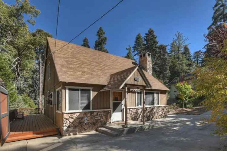 Single-family house For Sale in 863, Oak Road, Lake Arrowhead, California