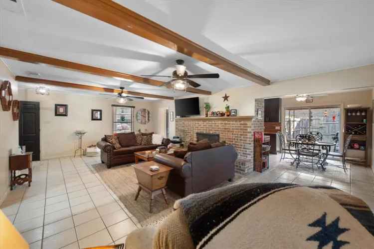 Single-family house For Sale in 231, La Jolla Drive, Athens, Texas