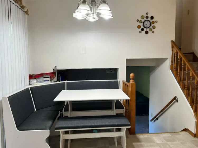 3BR 2Bath Townhouse for Rent - Open Floor Plan, Garden, 2-Car Garage