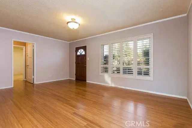 Single-family house For Sale in 13368, Astoria Street, Los Angeles, California