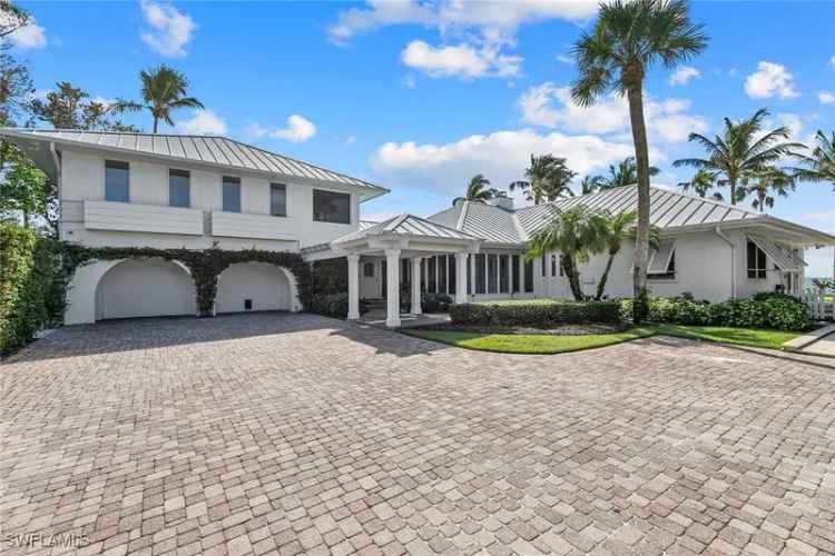 Single-family house For Sale in Naples, Florida