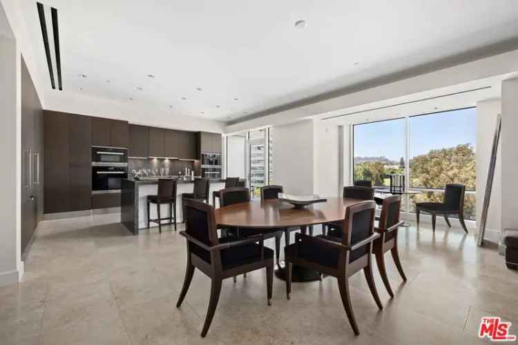 Condo For Sale in Los Angeles, California