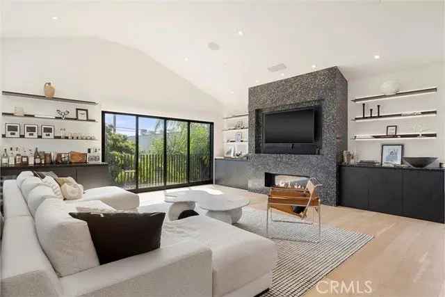 Single-family house For Sale in 627, Sunset Avenue, Los Angeles, California